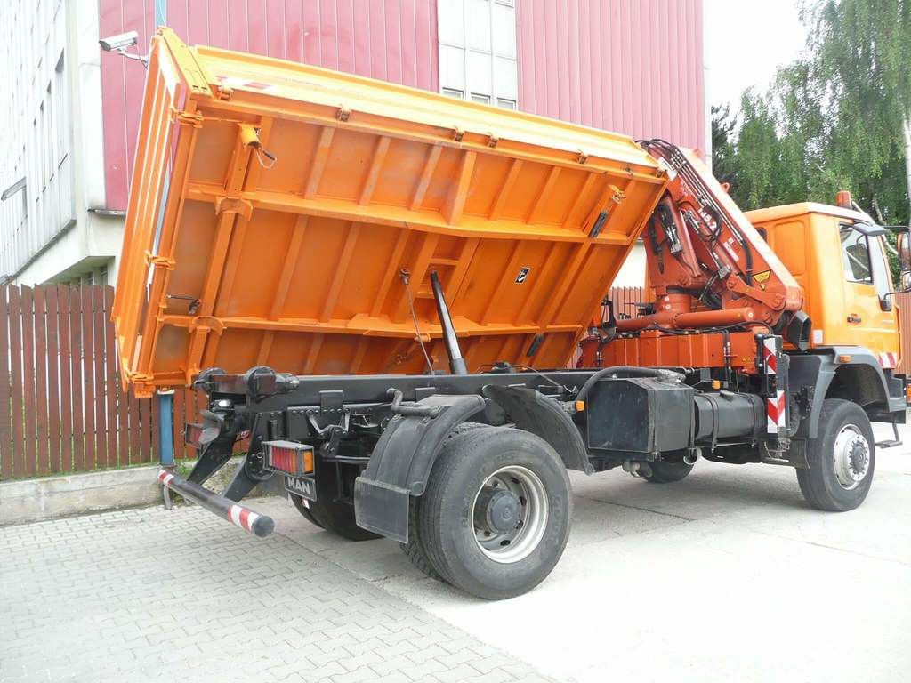 Hydraulický žeriav na trojstrannom sklápači, fotografia 1 z 2, výroba HuStra
