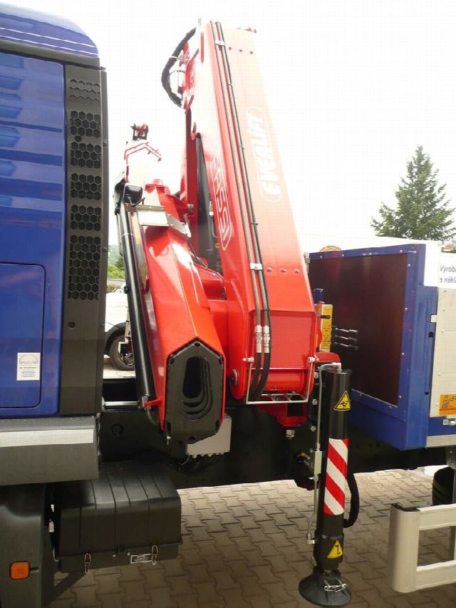 Hydraulický žeriav na trojstrannom sklápači, fotografia 2 z 2, výroba HuStra