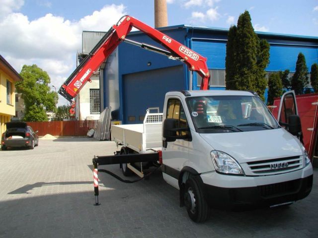 Hydraulický žeriav na valníku Iveco Daily, výroba HuStra