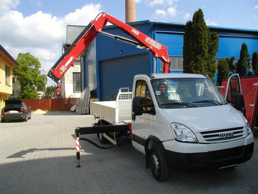 Hydraulický žeriav na valníku Iveco Daily, výroba HuStra