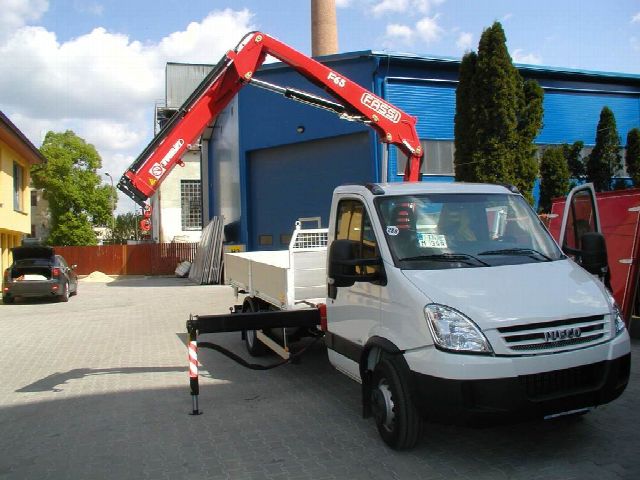 Hydraulický žeriav na valníku Iveco Daily, výroba HuStra