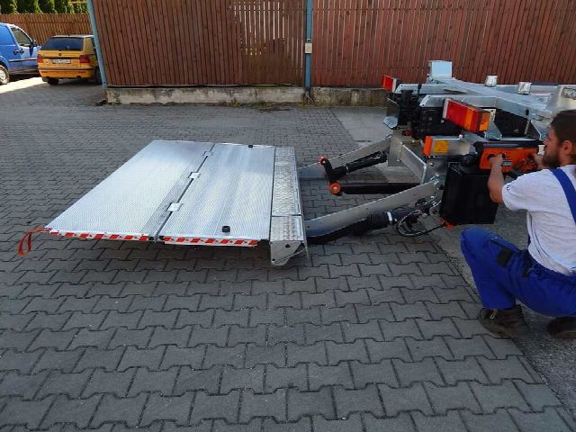 Montáž hydraulického zdvižného čela, výroba HuStra