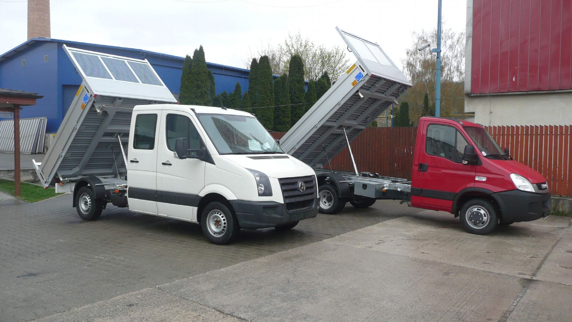 Trojstranné sklápacie nadstavby na podvozkoch Volkswagen Crafter a Iveco Daily, výroba HuStra