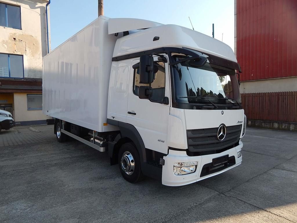 Skriňová nadstavba na Mercedes-Benz Atego, fotografia z výroby HuStra
