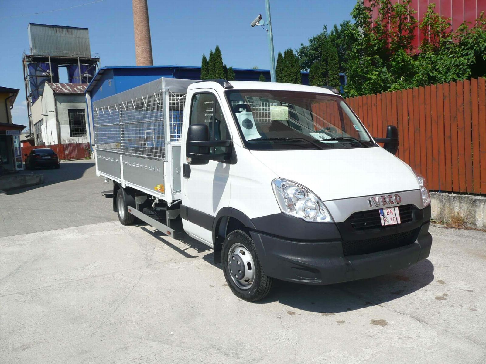 Valník s plachtou na Iveco Daily, výroba HuStra