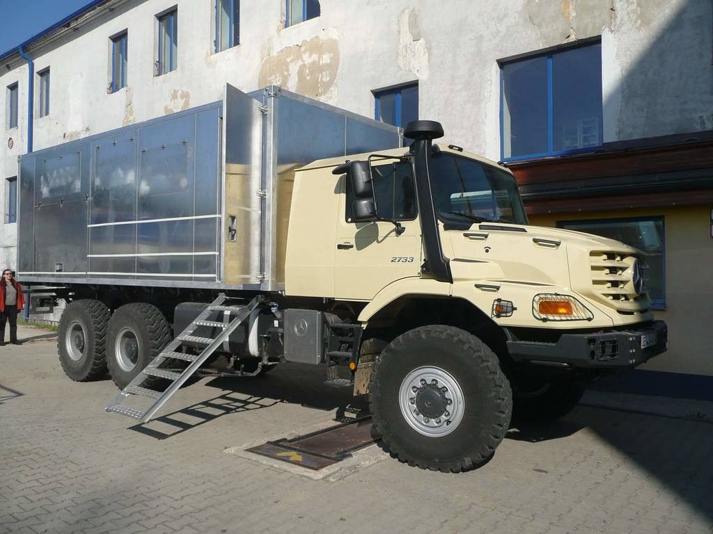Špeciálna skriňová nadstavba na Mercedes-Benz Zetros 6×6, výroba HuStra