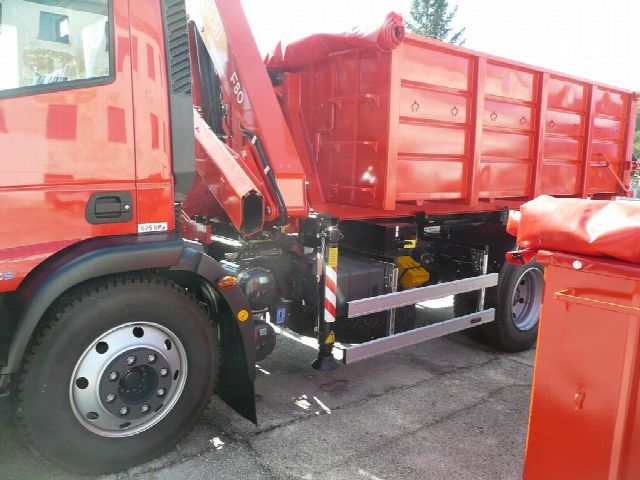 Nosič kontajnerov s hydraulickým žeriavom, výroba HuStra