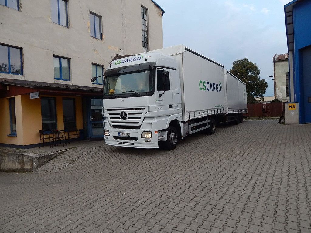 Valník s plachtou na Mercedes-Benz Actros pre CS Cargo, výroba HuStra