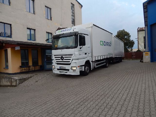 Valník s plachtou na Mercedes-Benz Actros pre CS Cargo, fotografia 1 z 2, výroba HuStra