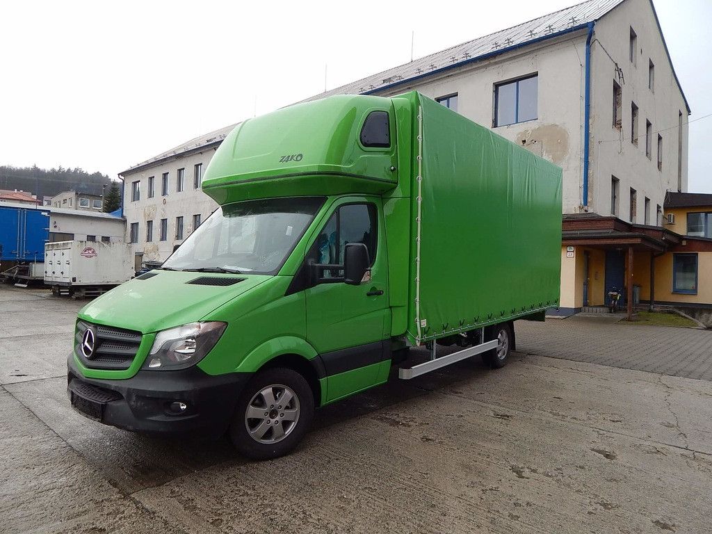 Valník s plachtou na Mercedes-Benz Sprinter, výroba HuStra